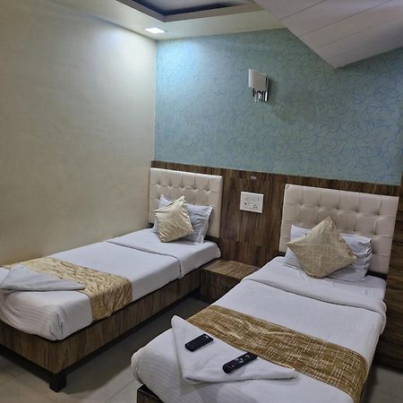Hotel Crystal Park Near Nesco Exhibition Center Bombaim Exterior foto