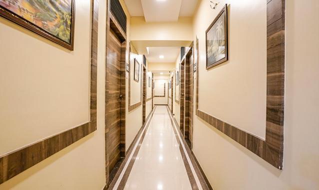 Hotel Crystal Park Near Nesco Exhibition Center Bombaim Exterior foto