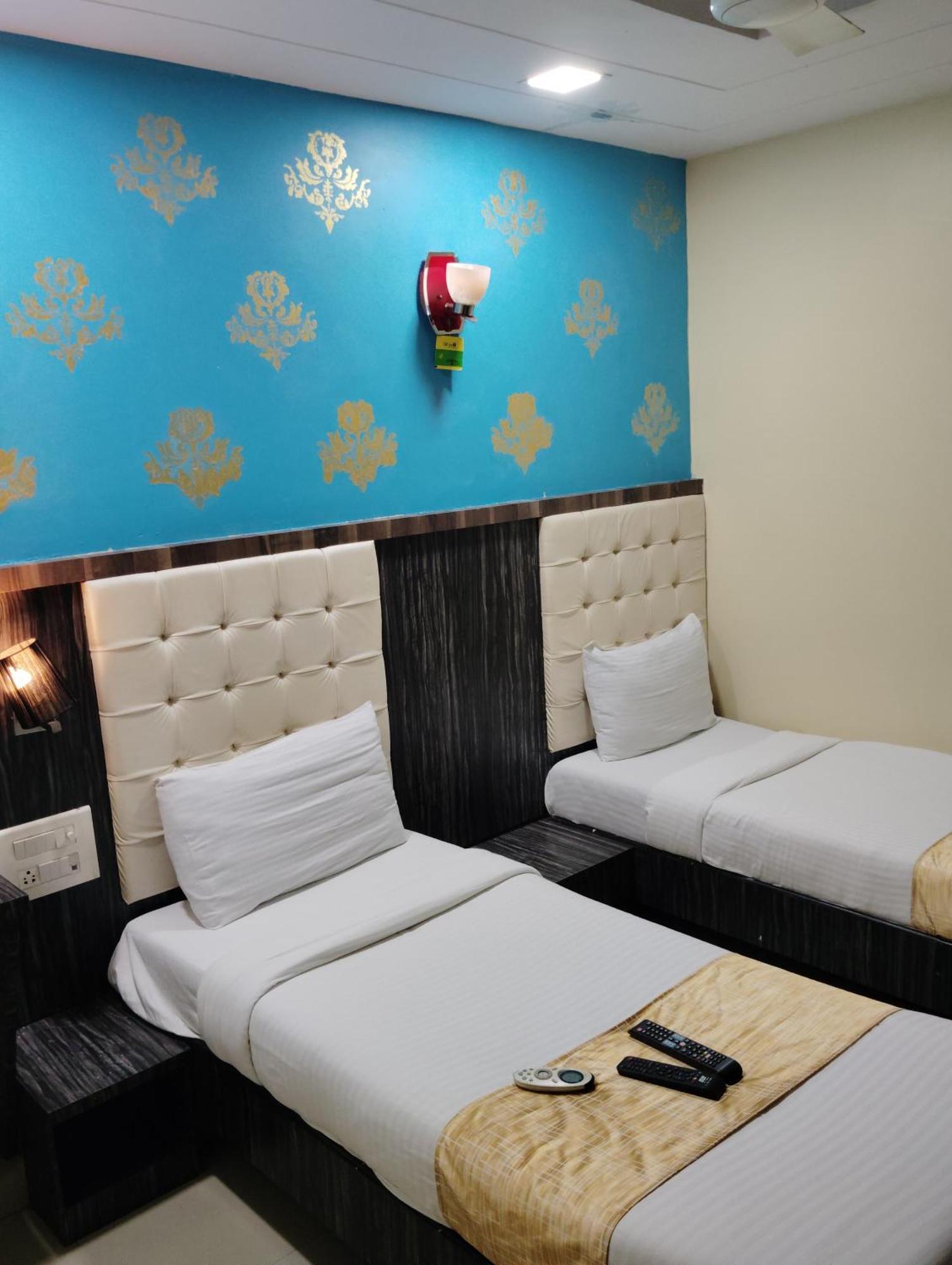 Hotel Crystal Park Near Nesco Exhibition Center Bombaim Exterior foto