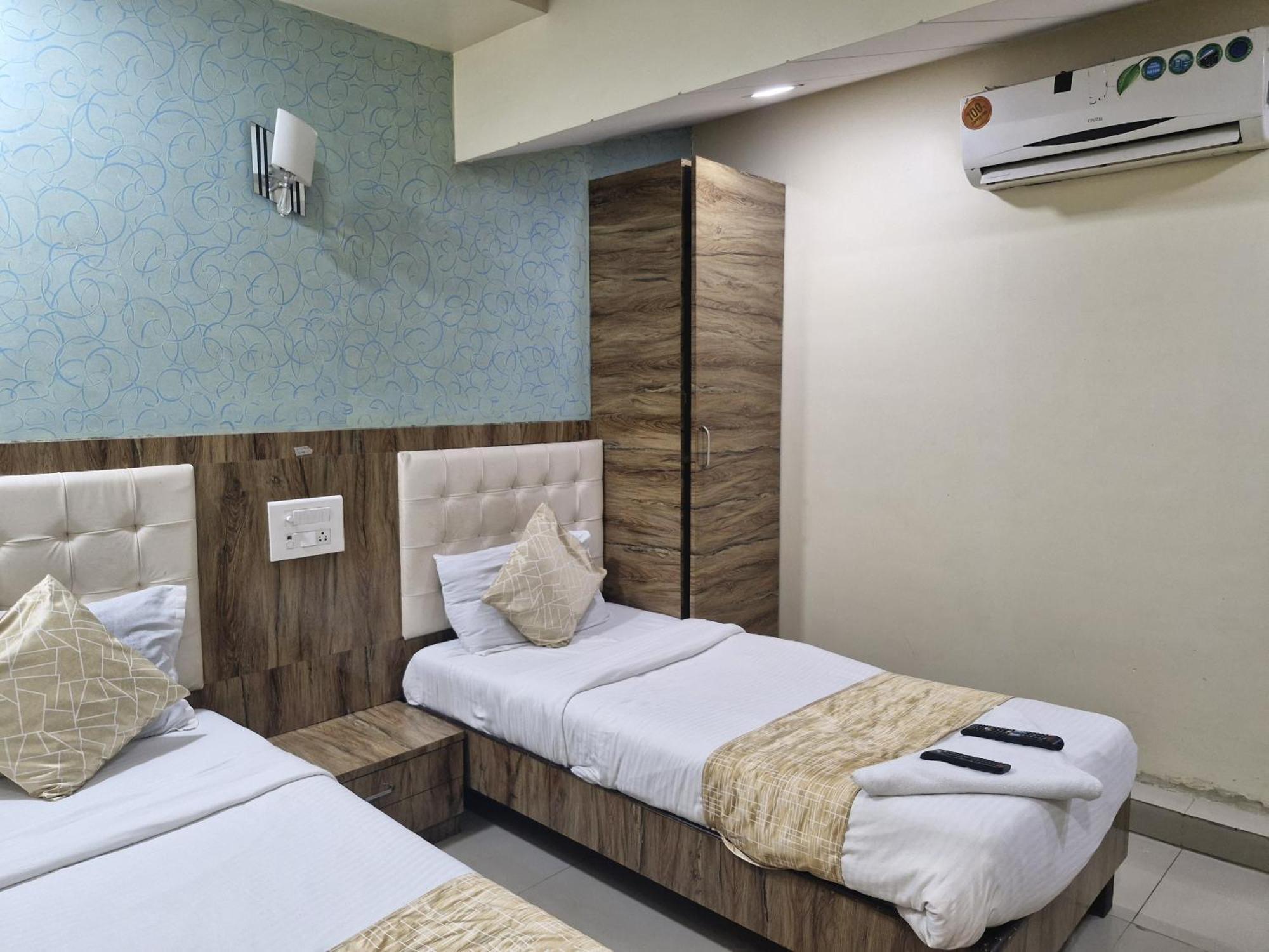 Hotel Crystal Park Near Nesco Exhibition Center Bombaim Exterior foto