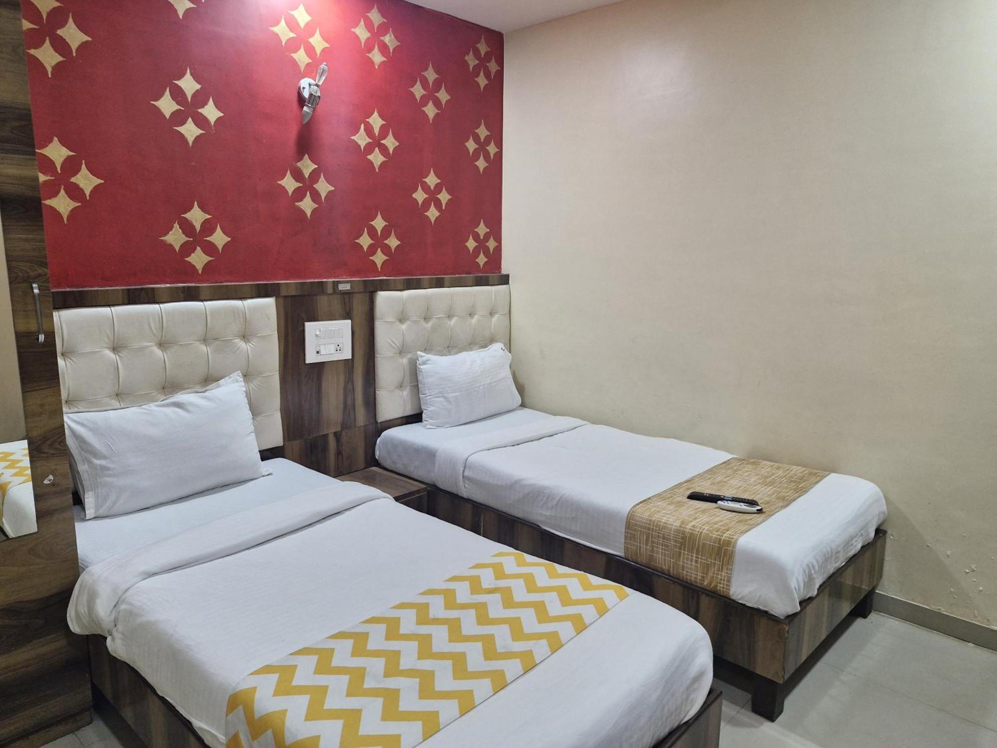 Hotel Crystal Park Near Nesco Exhibition Center Bombaim Exterior foto